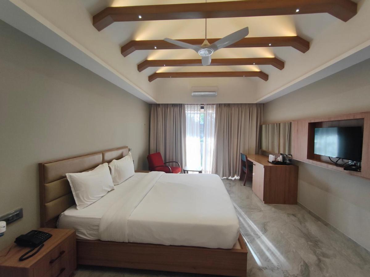 Hotel Club Heaven Palanpur Exterior foto